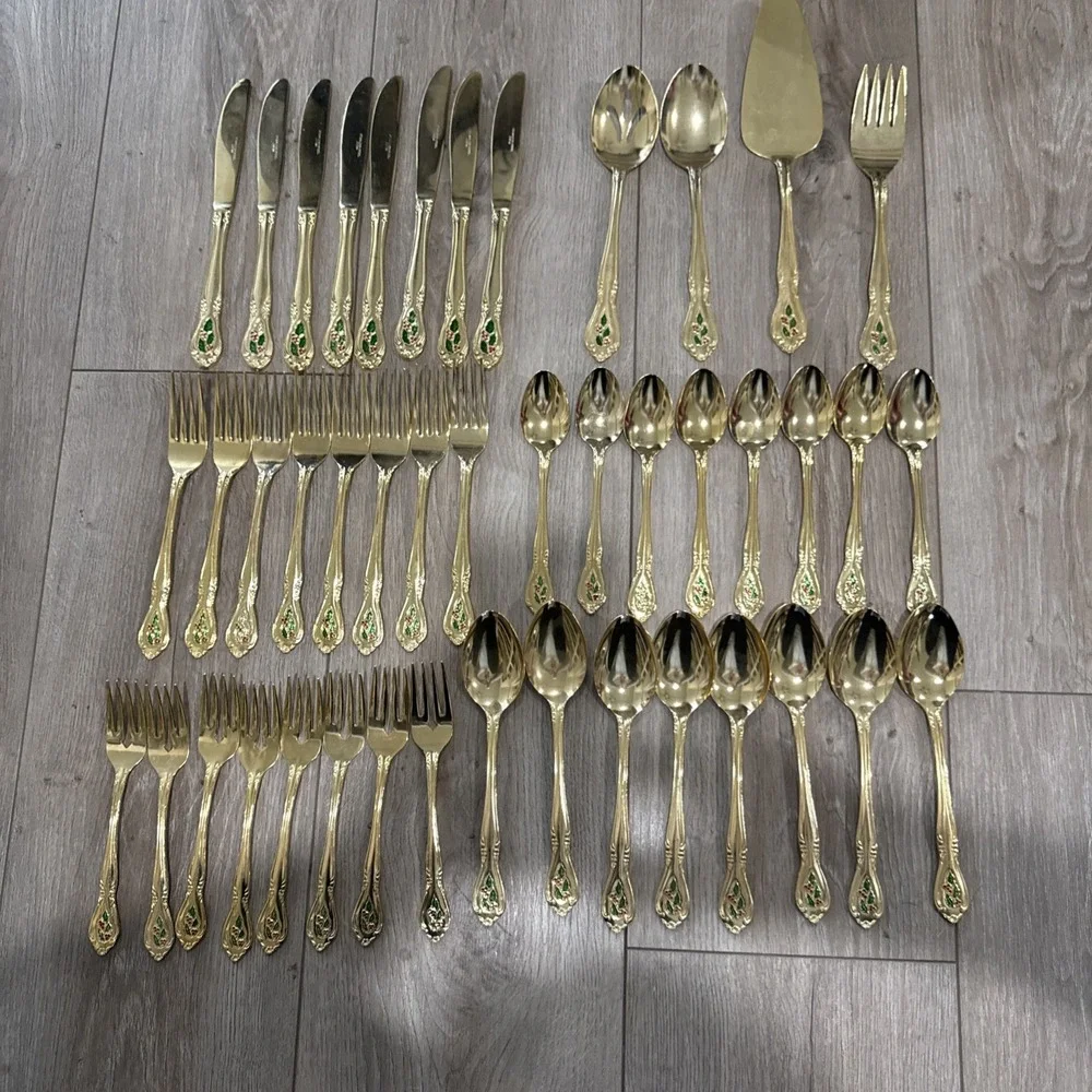 44 PCs HOLLY Yuletide Holly Berry Christmas Gold 8 Place Settings + Serving Pcs
